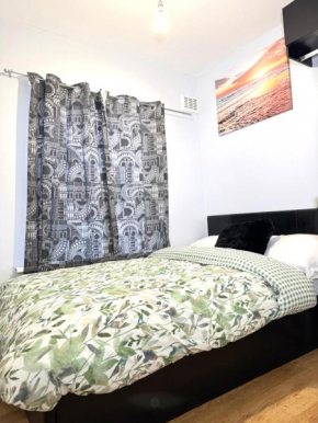 Cozy en-suite room near city center